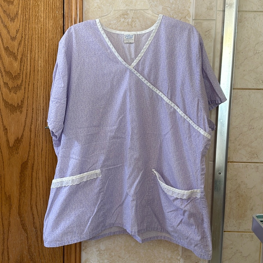 Light purple scrub top with lace lined pockets